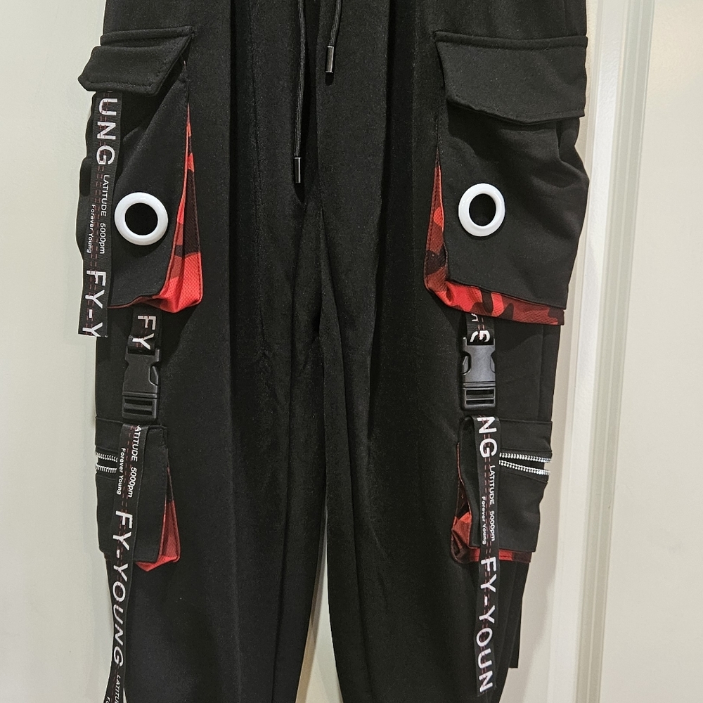 Streetwear Cargo Pants with Red Accent - YOUNG FLY